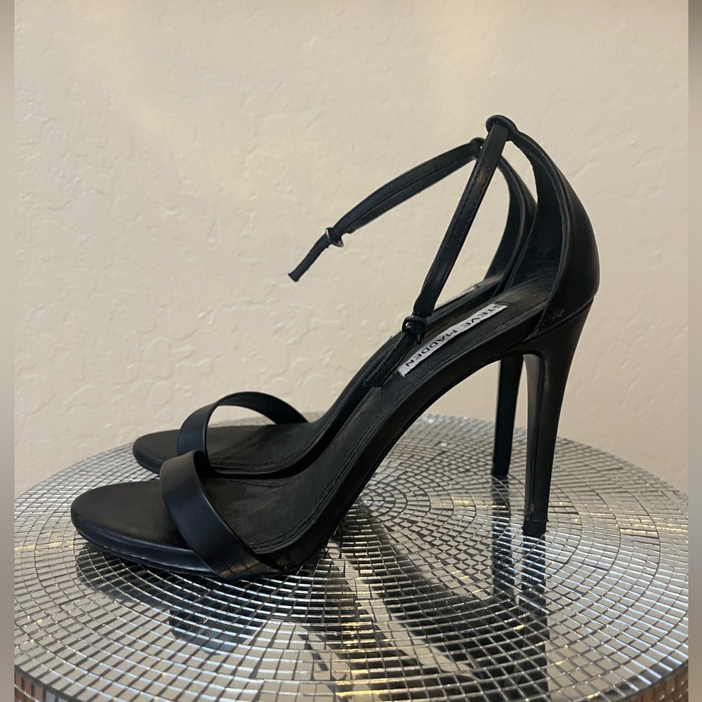 Steve Madden stecy heels black size 8
Only worn 2x